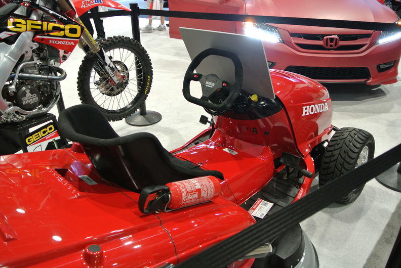 2013 Sema Honda Riding Mower (3).JPG