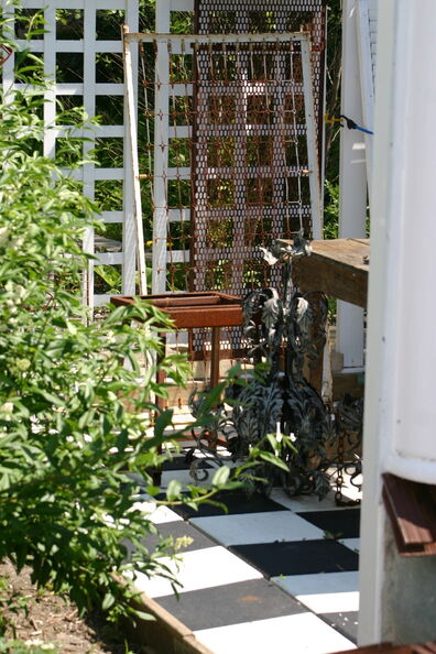 2010 05-29 Frae Garden (038) (Large).jpg